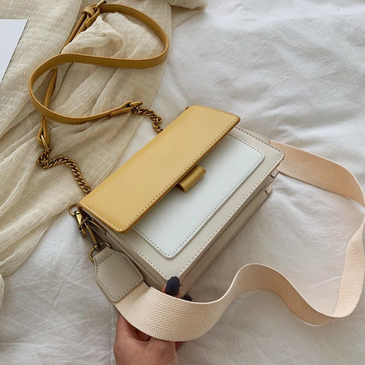 Bolsa Mensajero Texturizada con Cadena Ajustable - Estilo Fresco y Versátil - Image 2