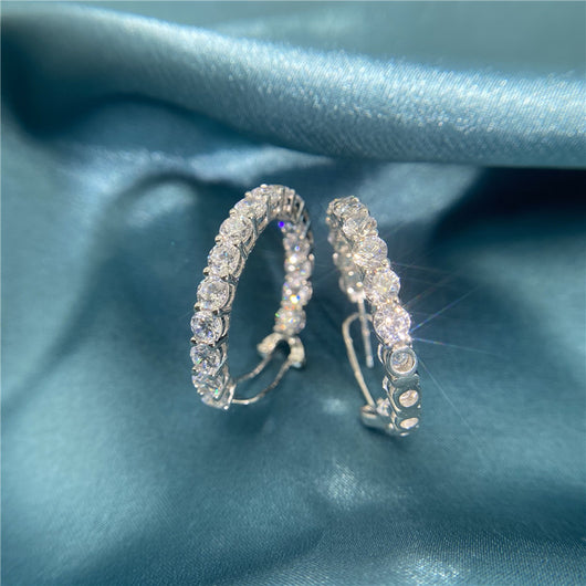 Aretes de Diamante Incrustado en Acero de Alto Carbono con Destello Brillante
