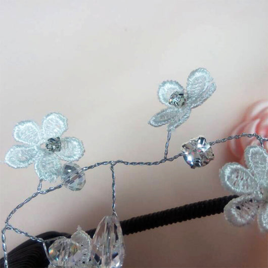 Peineta Nupcial de Encaje Hecho a Mano - Accesorio Elegante para Novia - Image 11