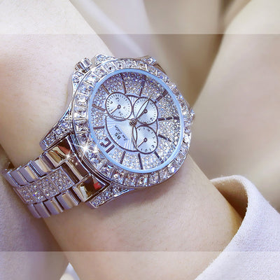 Reloj de Lujo para Mujer con Tres Cristales y Diamantes de Imitación - Image 11