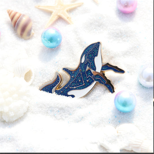 Broche de Esmalte Orca Constelación Capricornio - Regalo Zodiacal Premium