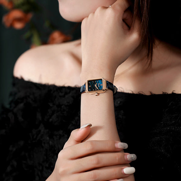 Reloj Elegante Malachita Verde con Esfera Texturizada Tamaño Compacto