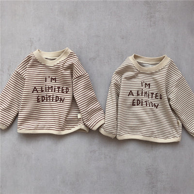 Conjunto Infantil Coreano Primavera - Playera a Rayas con Parches y Pantalón Casual - Image 9