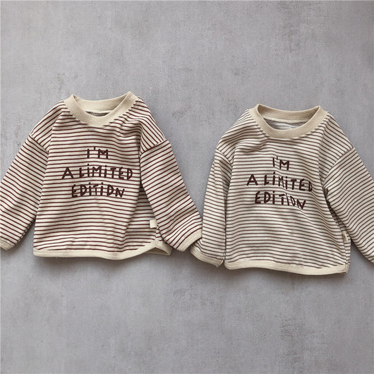 Conjunto Infantil Coreano Primavera - Playera a Rayas con Parches y Pantalón Casual - Image 9