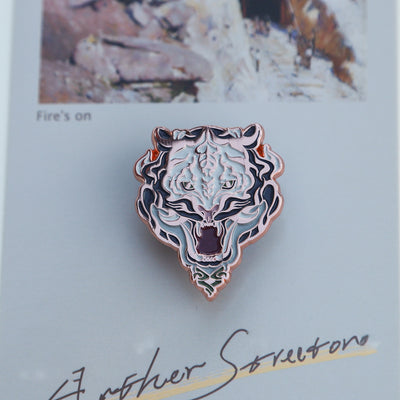 Broche Diseño Tigre Blanco en Metal Plateado - Image 6