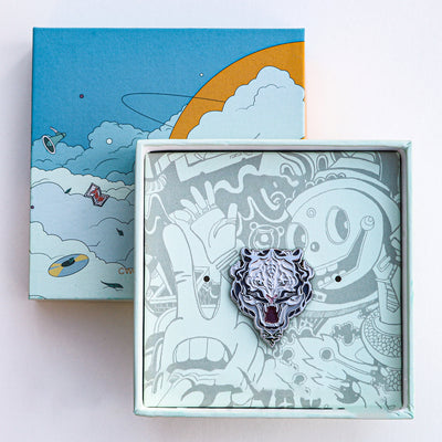Broche Diseño Tigre Blanco en Metal Plateado