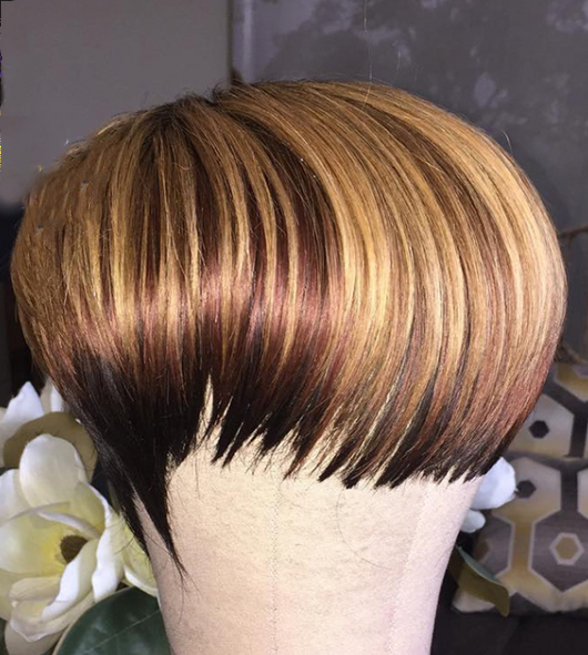 Peluca Bob Castaña Corta con Flequillo y Cabello Liso - Image 6
