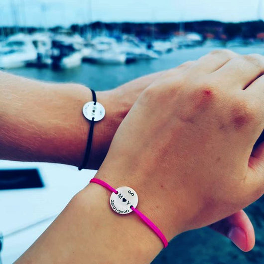 Pulsera Personalizada de Acero Inoxidable con Grabado y Cordón Rojo