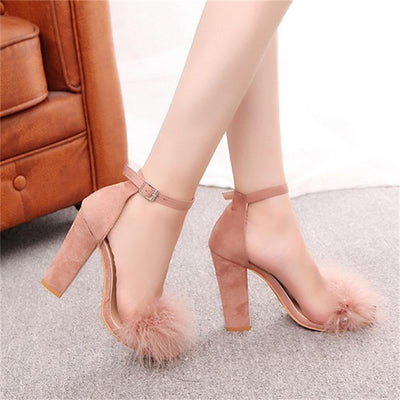 Sandalias de Tacón Grueso con Hebilla de Seguridad y Detalles Peludos - Image 9