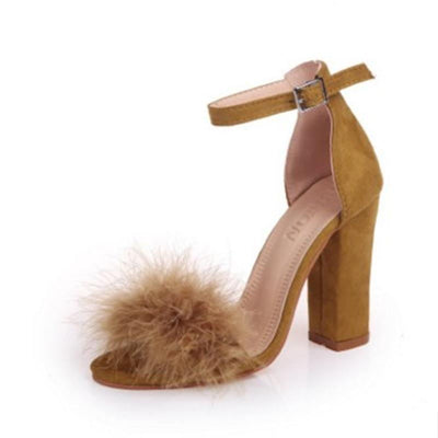 Sandalias de Tacón Grueso con Hebilla de Seguridad y Detalles Peludos - Image 6