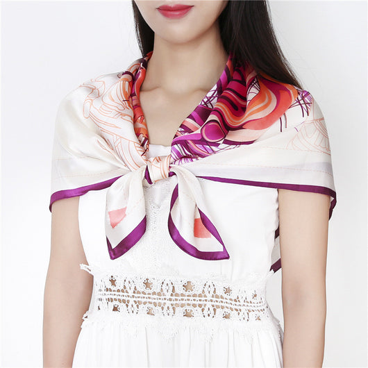 Pañuelo Cuadrado Grande Elegante con Estampado Floral Rosa - Image 3