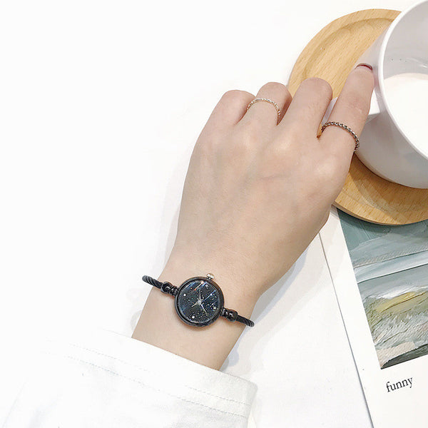 Reloj de Pulsera Retro Literario con Esfera Pequeña de Temperamento Elegante