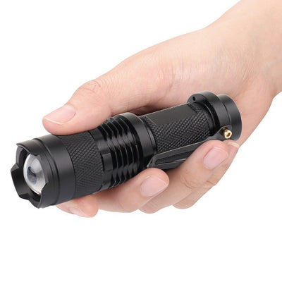 Linterna LED Potente con Zoom - Mini Linterna Táctica para Exterior - Image 4