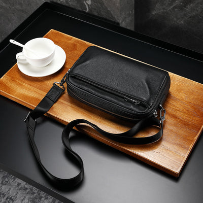 Bolsa Cruzada de Cuero para Hombre con Diseño Asimétrico - Image 9