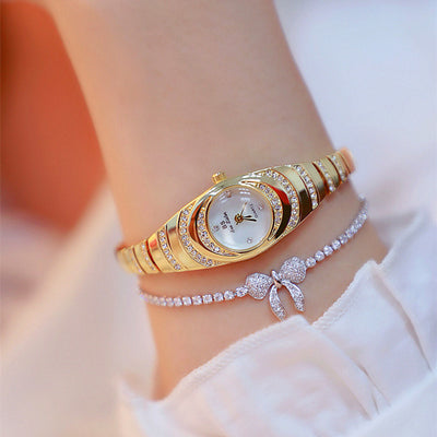 Reloj de Pulsera Dorado con Diamantes para Mujer - Elegancia y Lujo - Image 4