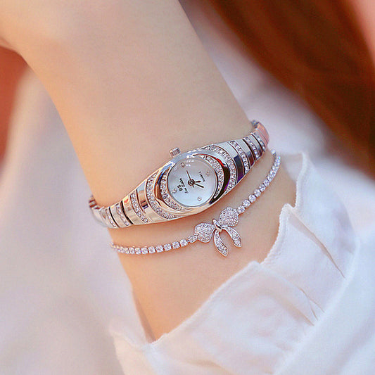 Reloj de Pulsera Dorado con Diamantes para Mujer - Elegancia y Lujo