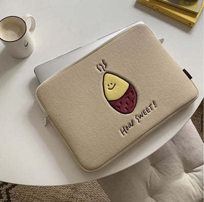 Bolsa Multifuncional para iPad y Laptop con Bordado de Camote Asado - Image 4
