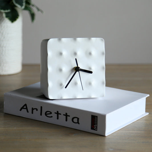 Reloj de Pared Nórdico Minimalista - Adorno Decorativo Cuadrado en Resina