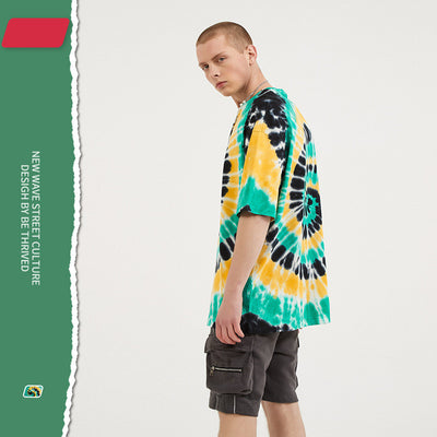 Camiseta Tie-Dye Vórtice Tricolor para Hombre - Estilo Urbano Europeo - Image 4