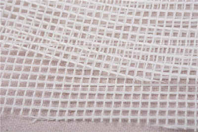 Tapete Tejido Crochet Blanco con Segmentos de Lana Punto de Cruz - Image 5