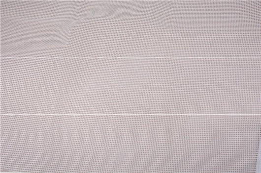 Tapete Tejido Crochet Blanco con Segmentos de Lana Punto de Cruz - Image 4