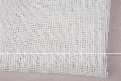 Tapete Tejido Crochet Blanco con Segmentos de Lana Punto de Cruz - Image 3