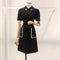 Vestido Coreano Contraste Preto e Branco com Gola Boneca e Abotoamento Duplo