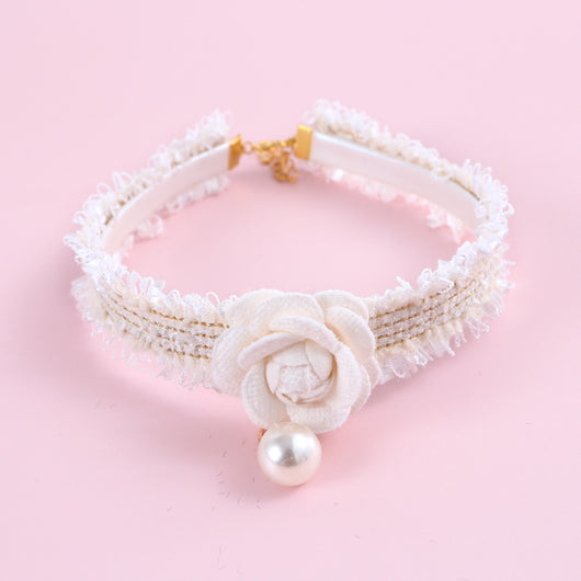 Collar Ajustable Tejido a Mano para Gatos con Flor de Perla y Campana Aromática