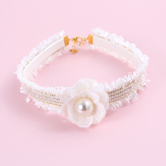 Collar Ajustable Tejido a Mano para Gatos con Flor de Perla y Campana Aromática