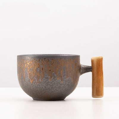 Taza de Café Estilo Japonés con Acabado Dorado y Asa de Madera - Image 6