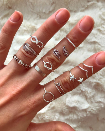 Anillo de Plata Antigua con Hoja de Pluma y Nudo Infinito