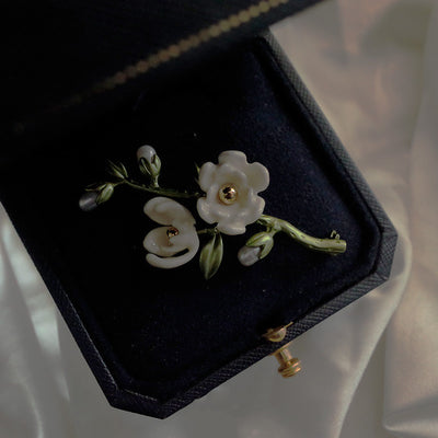 Broche Magnolia Blanca - Joya Retro Elegante con Mensaje de Heroína - Image 10