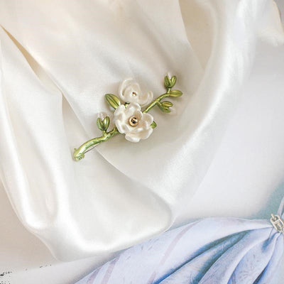 Broche Magnolia Blanca - Joya Retro Elegante con Mensaje de Heroína - Image 2
