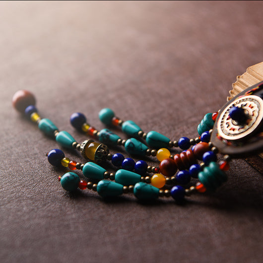 Cadena Tibetana de Cuero con Dije de Borlas Estilo Contemporáneo - Image 2