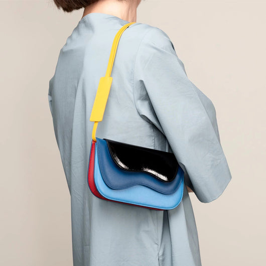 Bolso de Hombro Irregular con Patrón de Onda Multicapa y Detalles en Contraste - Image 16