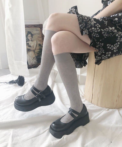 Calcetines Retro Francés con Encaje y Bordado Floral - Tubo Medio Blanco y Negro - Image 3