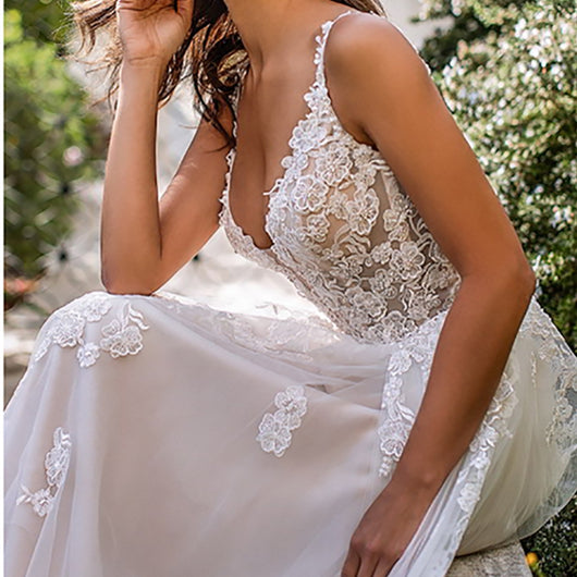 Vestido de Novia Slim Escote Profundo con Tirantes Ajustables - Image 4