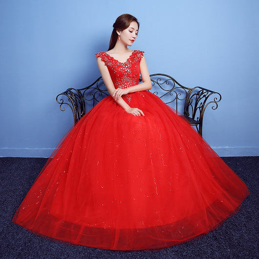 Vestido de Novia Rojo con Encaje de Diamantes y Doble Escote - Image 12