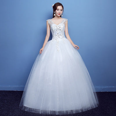 Vestido de Novia Rojo con Encaje de Diamantes y Doble Escote - Image 10