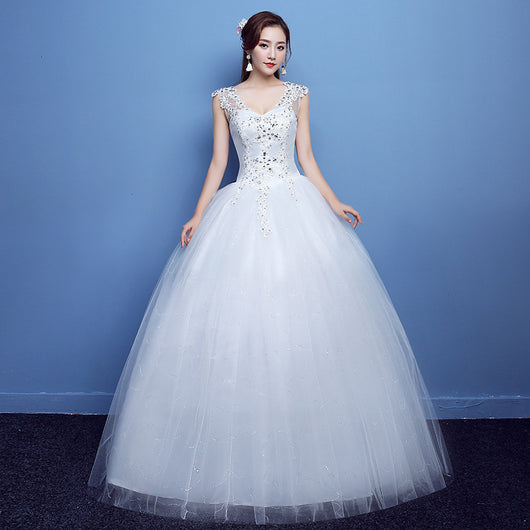Vestido de Novia Rojo con Encaje de Diamantes y Doble Escote - Image 10