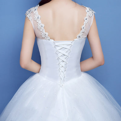 Vestido de Novia Rojo con Encaje de Diamantes y Doble Escote - Image 13