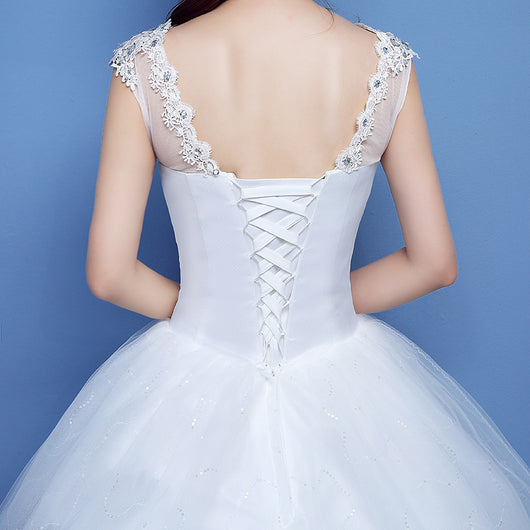 Vestido de Novia Rojo con Encaje de Diamantes y Doble Escote - Image 13