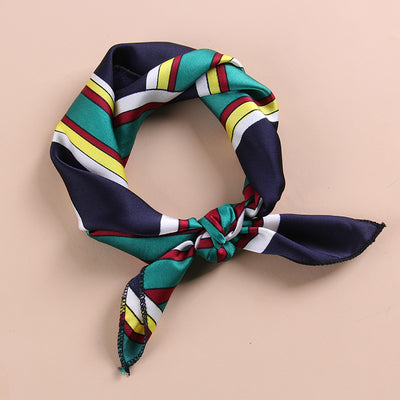 Pañuelo de Seda Elegante con Contraste de Colores - Image 5