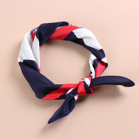Pañuelo de Seda Elegante con Contraste de Colores - Image 6