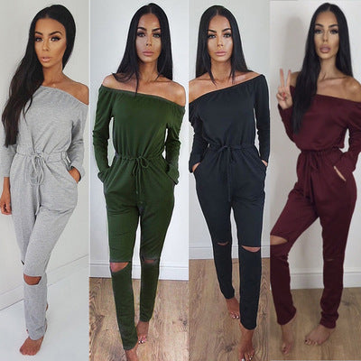 Jumpsuit Ajustado con Hombro Descubierto y Diseño Rasgado Moderno