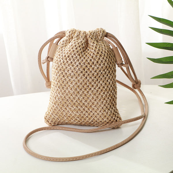 Bolsa Cuadrada Tejida en Paja con Correa Cruzada