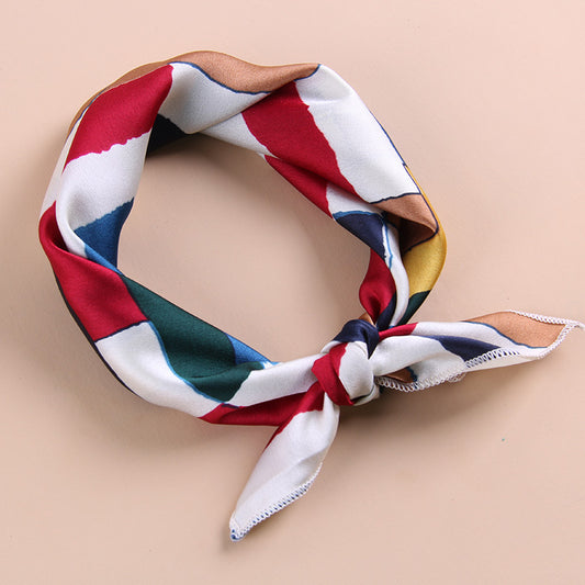 Pañuelo de Seda Elegante con Contraste de Colores
