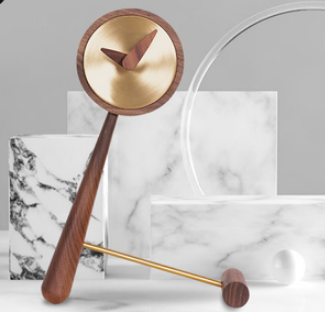 Reloj de Mesa Minimalista Nórdico de Nogal - Diseño Artesanal Lujo Contemporáneo - Image 5