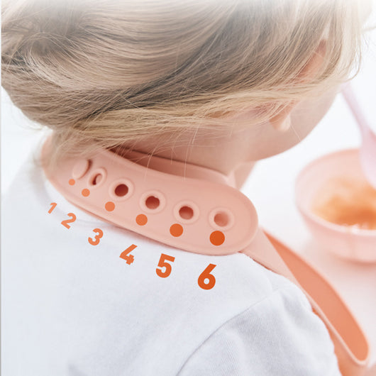 Babero Alimentador Impermeable para Bebés con Bolsillos de Silicona Suave - Image 5