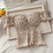 Blusa Plisada Fresca con Detalles en Orejas de Madera